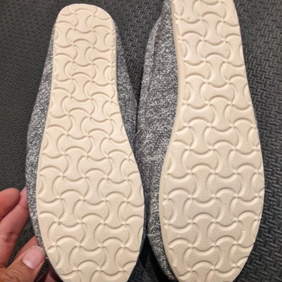 NWOT Comfy flats - Picture 2 of 2